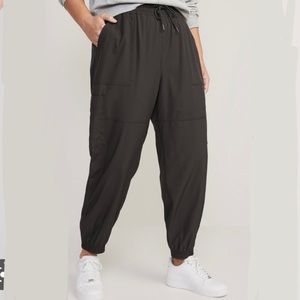 NWT Old Navy Extra High-Waisted StretchTech Performance Cargo Jogger Pants